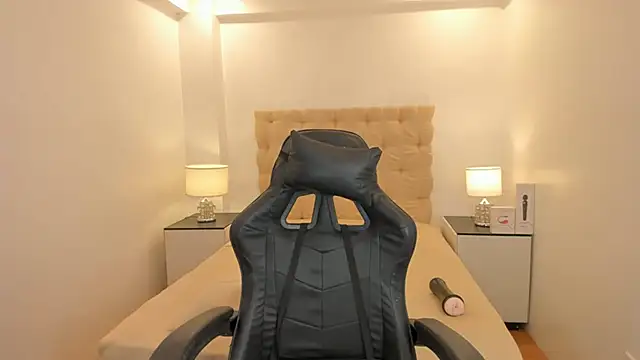 Snapshot of lovableXnaughty_lily chatting on 11-11-25, 11:27 lovableXnaughty lily online show from 11-11-25, 11:27