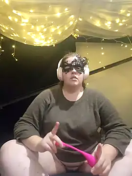 Snapshot of VeiledMuse chatting on 11-10-25, 02:21 VeiledMuse online show from 11-10-25, 02:21