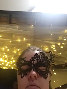 Snapshot of VeiledMuse chatting on 11-19-25, 02:22 VeiledMuse online show from 11-19-25, 02:22