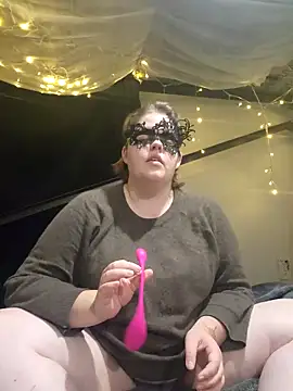 Snapshot of VeiledMuse chatting on 11-23-25, 02:11 VeiledMuse online show from 11-23-25, 02:11