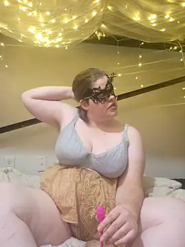 Snapshot of VeiledMuse chatting on 12-15-25, 02:38 VeiledMuse online show from 12-15-25, 02:38