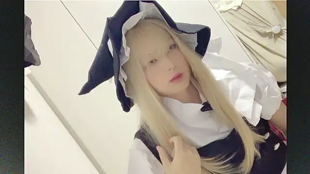 Mia032 online show from 10-31-25, 02:18