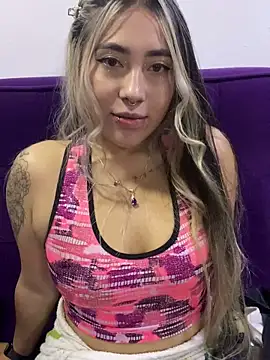  ManuVeelez online show from 09-18-25, 03:08