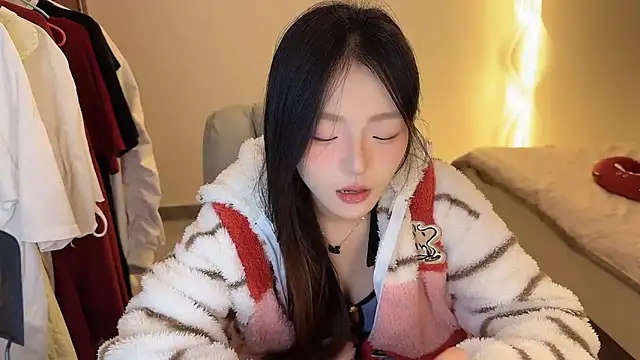 Robin-o3 online show from 10-18-25, 04:41