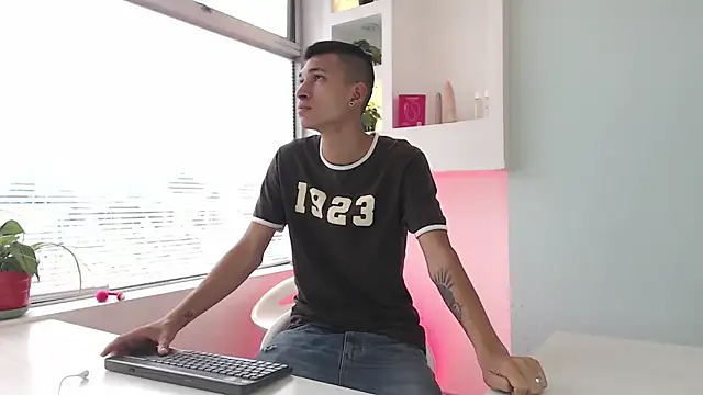 AmelieAndAce online show from 09-19-25, 01:01