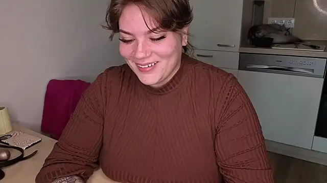 MaeNoir online show from 10-22-25, 02:17