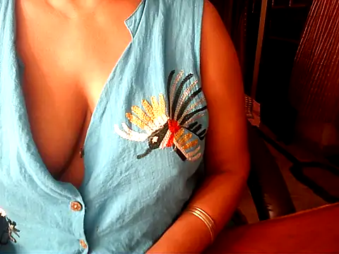 Snapshot of Anaconda-Mall chatting on 06-25-26, 04:33 Anaconda-Mall online show from 06-25-26, 04:33