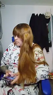 Snapshot of GingerRedxxx chatting on 06-12-26, 05:17 GingerRedxxx online show from 06-12-26, 05:17