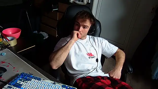 Snapshot of Rudi2007Eye chatting on 04-01-26, 09:10 Rudi2007Eye online show from 04-01-26, 09:10