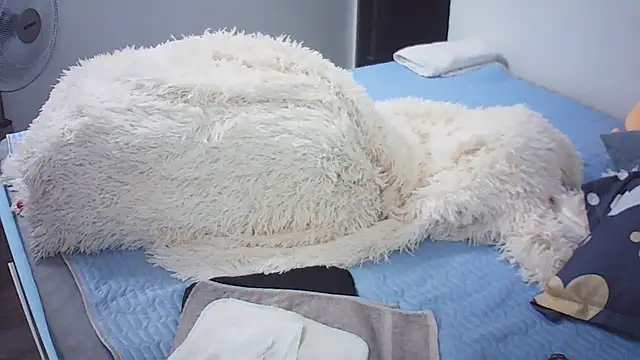 Snapshot of Linh_linh01 chatting on 10-23-25, 03:44 Linh linh01 online show from 10-23-25, 03:44