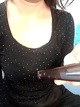 Snapshot of Linh_linh01 chatting on 11-21-25, 08:51 Linh linh01 online show from 11-21-25, 08:51