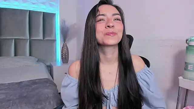 Snapshot of canelleGarces chatting on 09-12-25, 12:16 canelleGarces online show from 09-12-25, 12:16