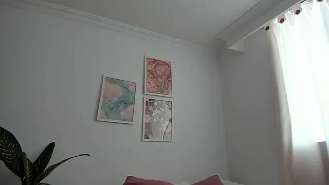 Snapshot of canelleGarces chatting on 06-14-26, 02:41 canelleGarces online show from 06-14-26, 02:41