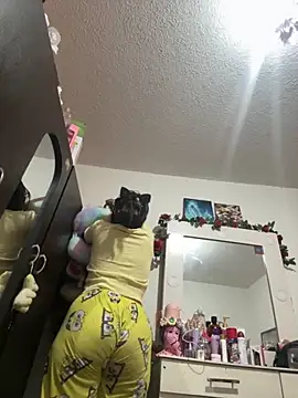 Snapshot of saranghae_ chatting on 10-15-25, 04:01 saranghae online show from 10-15-25, 04:01