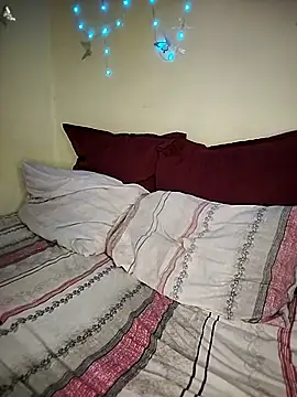 Snapshot of Seductive_Yellow_Titties chatting on 02-14-26, 09:17 Seductive Yellow Titties online show from 02-14-26, 09:17