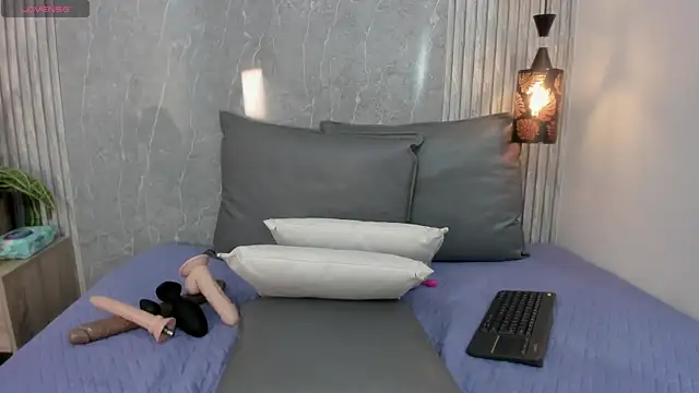 Lucia Guzman1 online show from 11-07-25, 10:32