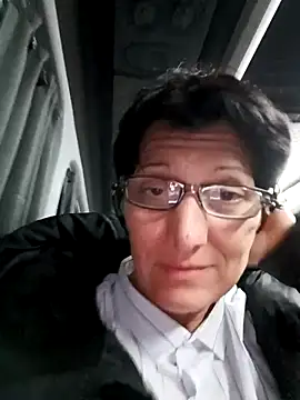 Snapshot of Vera_Elle chatting on 10-12-25, 04:22 Vera Elle online show from 10-12-25, 04:22