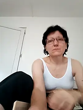 Snapshot of Vera_Elle chatting on 11-10-25, 09:08 Vera Elle online show from 11-10-25, 09:08