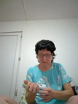 Snapshot of Vera_Elle chatting on 12-14-25, 05:29 Vera Elle online show from 12-14-25, 05:29