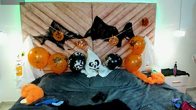 Zoe Vg online show from 11-14-25, 04:06