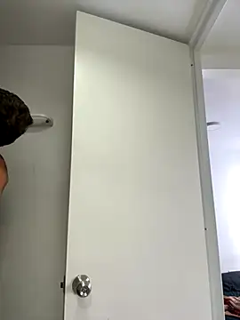 Snapshot of aronn_tay chatting on 10-29-25, 04:42 aronn tay online show from 10-29-25, 04:42