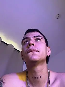 Snapshot of chris_suarez chatting on 03-28-26, 03:44 chris suarez online show from 03-28-26, 03:44