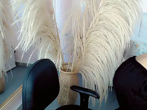 nathalialoes1 online show from 10-17-25, 07:16