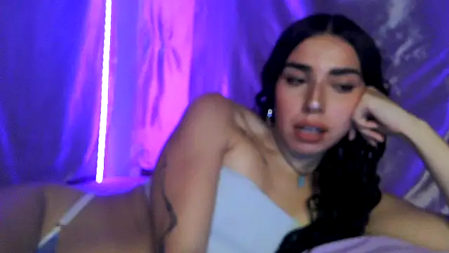 Snapshot of sweetbrunette22 chatting on 01-12-26, 05:40 sweetbrunette22 online show from 01-12-26, 05:40