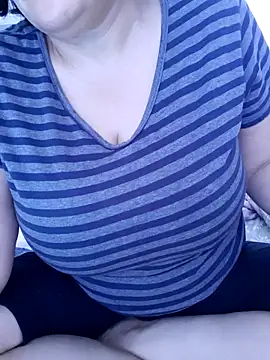 Snapshot of zerdaliii chatting on 06-16-26, 04:04 zerdaliii online show from 06-16-26, 04:04
