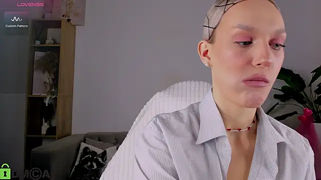 Ice Strawberry online show from 04-03-26, 03:04