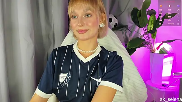 Snapshot of Ice_Strawberry chatting on 07-19-26, 02:48 Ice Strawberry online show from 07-19-26, 02:48