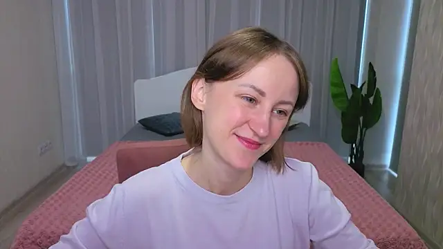 Snapshot of LuluChiiii chatting on 10-08-25, 10:13 LuluChiiii online show from 10-08-25, 10:13