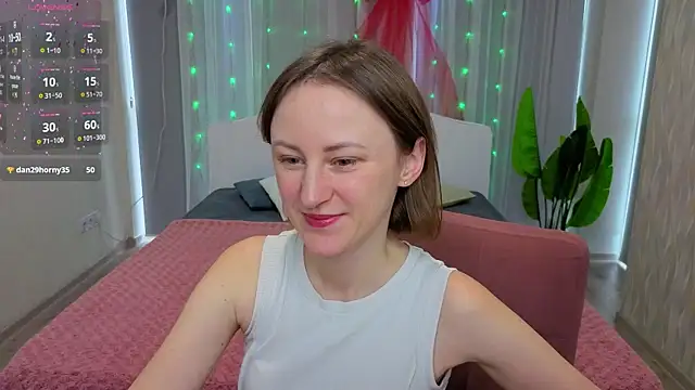 Snapshot of LuluChiiii chatting on 12-17-25, 11:05 LuluChiiii online show from 12-17-25, 11:05