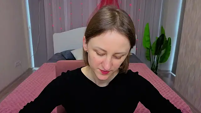 Snapshot of LuluChiiii chatting on 12-21-25, 12:12 LuluChiiii online show from 12-21-25, 12:12