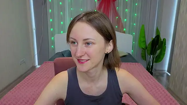 Snapshot of LuluChiiii chatting on 12-22-25, 10:56 LuluChiiii online show from 12-22-25, 10:56