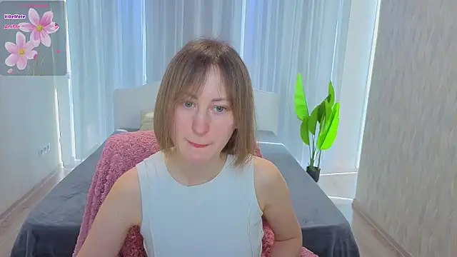 Snapshot of LuluChiiii chatting on 03-09-26, 11:03 LuluChiiii online show from 03-09-26, 11:03