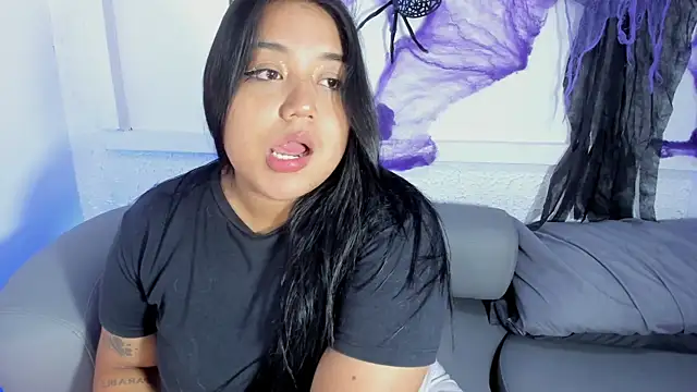 Snapshot of Sexxchubby chatting on 10-31-25, 09:05 Sexxchubby online show from 10-31-25, 09:05