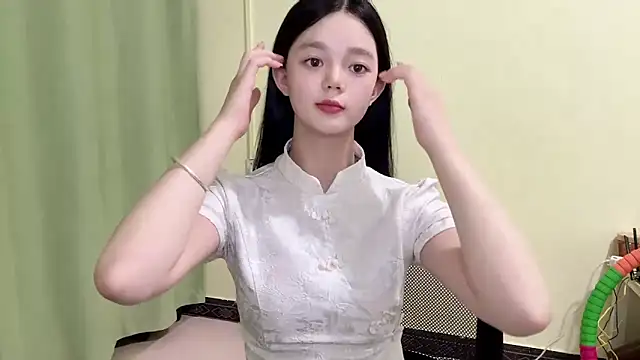 Snapshot of Nicole-13 chatting on 09-17-25, 11:34 Nicole-13 online show from 09-17-25, 11:34