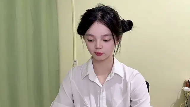 Snapshot of Nicole-13 chatting on 09-18-25, 10:39 Nicole-13 online show from 09-18-25, 10:39