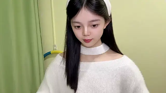 Snapshot of Nicole-13 chatting on 11-16-25, 10:32 Nicole-13 online show from 11-16-25, 10:32