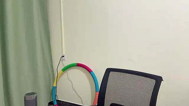 Snapshot of Nicole-13 chatting on 12-16-25, 01:16 Nicole-13 online show from 12-16-25, 01:16