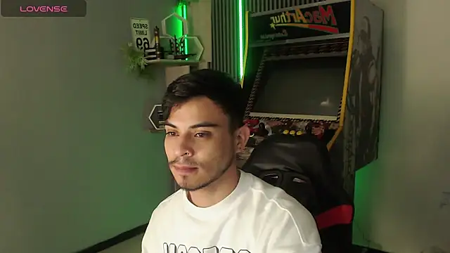 Bastian MCcormick online show from 11-23-25, 04:12