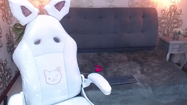 Snapshot of KendyLoveLans chatting on 09-20-25, 03:40 KendyLoveLans online show from 09-20-25, 03:40