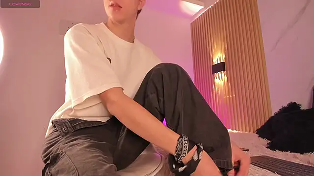 Snapshot of IM_DAREN chatting on 10-26-25, 11:27 IM DAREN online show from 10-26-25, 11:27