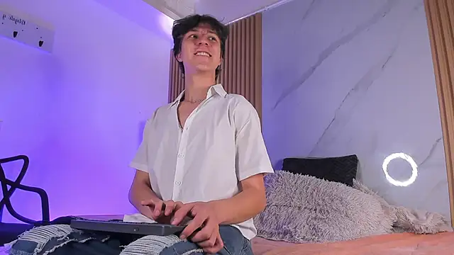 Snapshot of IM_DAREN chatting on 12-04-25, 03:16 IM DAREN online show from 12-04-25, 03:16