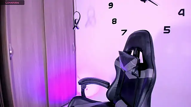 Snapshot of fhalon_foxxxys_ chatting on 09-21-25, 09:00 fhalon foxxxys online show from 09-21-25, 09:00