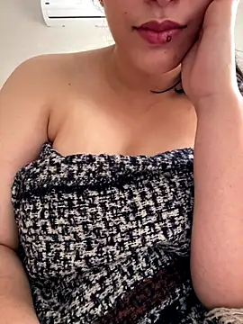 Snapshot of Bold-arabic-vibes chatting on 12-02-25, 02:01 Bold-arabic-vibes online show from 12-02-25, 02:01