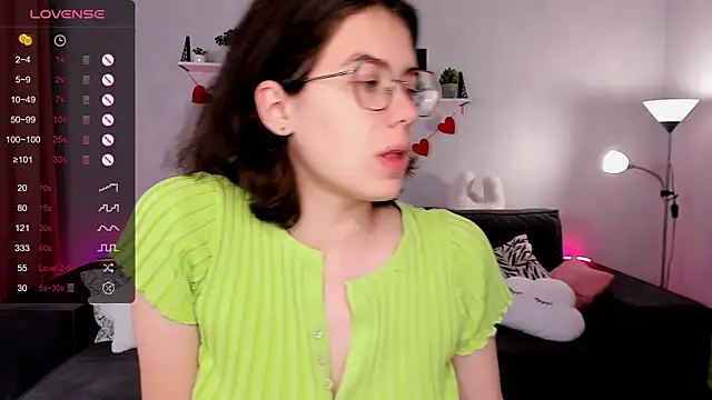 Snapshot of BellaCaress chatting on 09-11-25, 02:22 BellaCaress online show from 09-11-25, 02:22