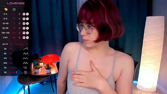 Snapshot of BellaCaress chatting on 10-15-25, 02:11 BellaCaress online show from 10-15-25, 02:11