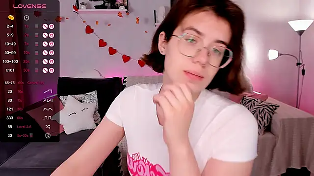 Snapshot of BellaCaress chatting on 11-28-25, 02:25 BellaCaress online show from 11-28-25, 02:25